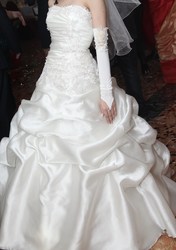 Продам свадебное платье светло-бежевое